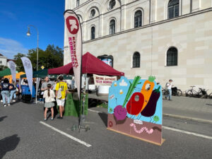 Kartoffelkombinat Stand auf dem Zamanand Festival