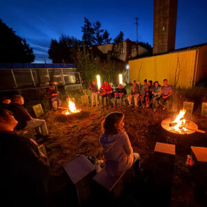 Kartoffelfeuer in der Nacht